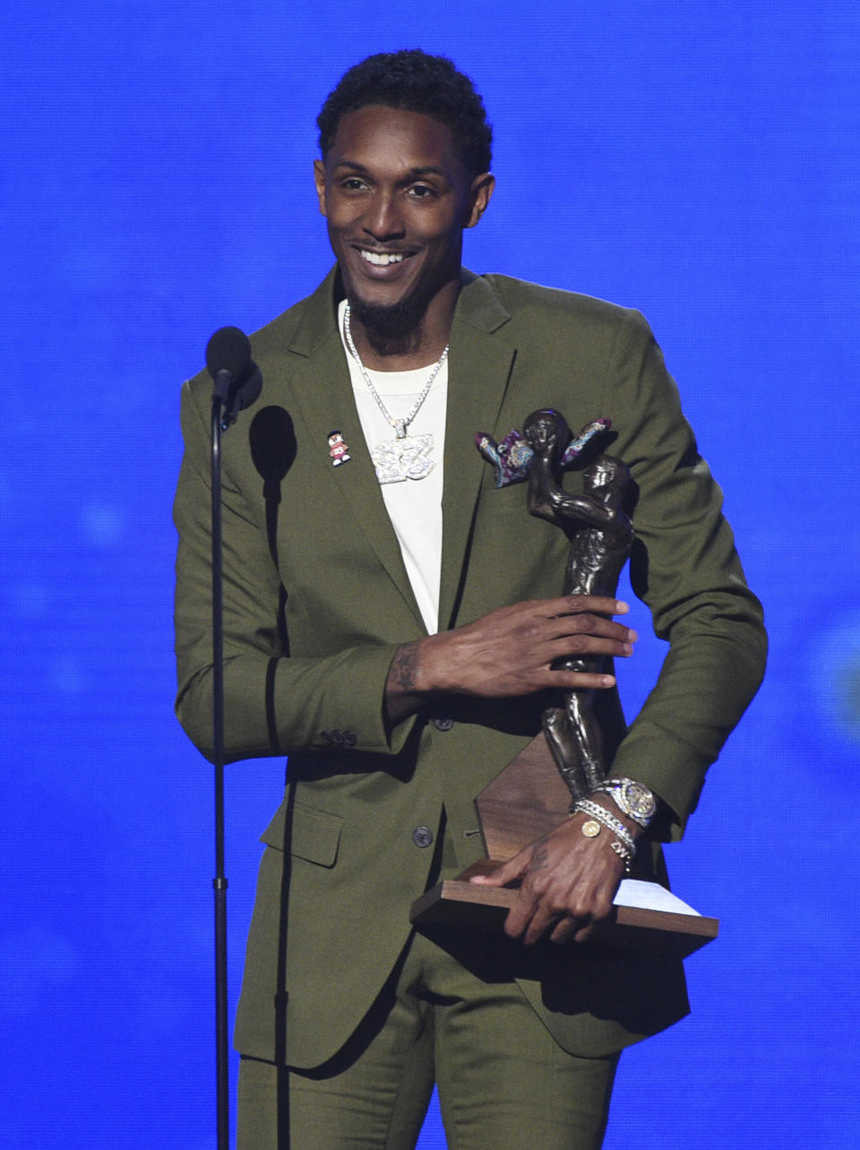 NBA player Lou Williams, of the Los Angeles Clippers, accepts the NBA sixth man award at the NBA Awards on Monday, June 24, 2019, at the Barker Hangar in Santa Monica, Calif. (Photo by Richard Shotwell/Invision/AP)