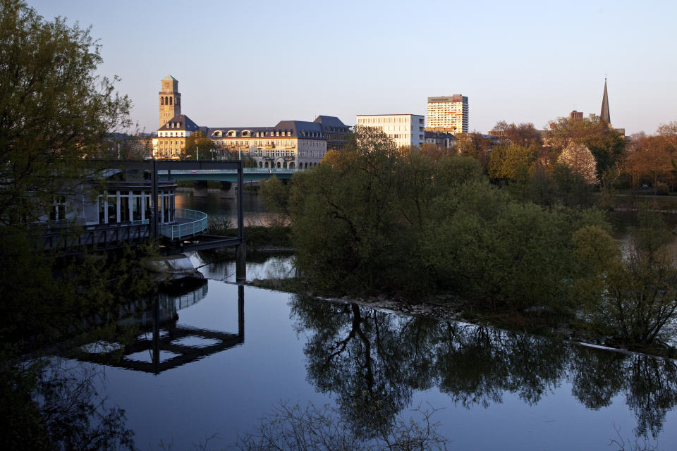 <p>Der zehnte Platz geht nach NRW. Das Bundesland wird nicht zum letzten Mal in dieser Liste auftauchen. In Mühlheim surft man mit 48,41 Megabits pro Sekunde, doch es geht noch schneller. (Foto: ddp) </p>