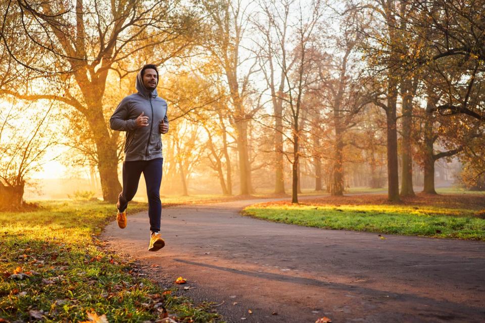 Ausdauertraining kann euch bei der Stressbewältigung helfen. - Copyright: BartekSzewczyk / Getty Images