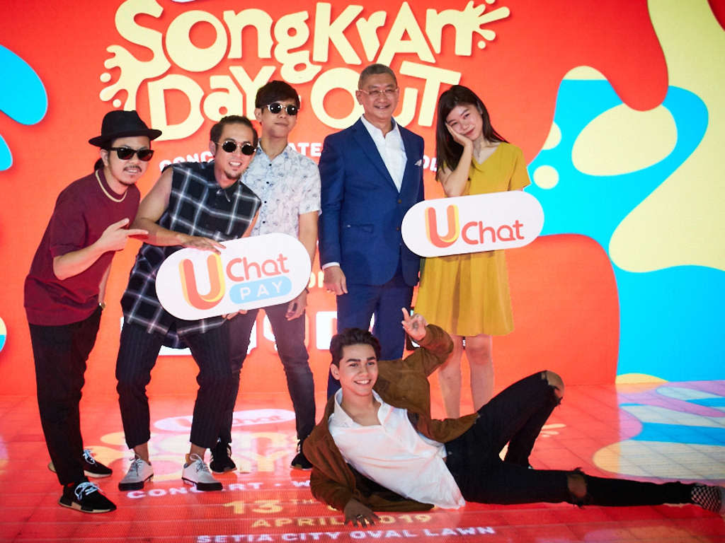 Bunkface and Priscilla Abby, seen here with Managing Director of i-Serve Dato' Allan Goh, are among the performers at UChat Songkran Day-Out.