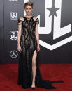 <p>Aufregend, sexy und dennoch bedeckt genug, um keine Sekunde lang ordinär zu wirken: Amber Heard versprühte auf der „Justice League”-Premiere in Hollywood in ihrer Robe von Atelier Versace großen Glamour. (13. November 2017, Bild: AP) </p>