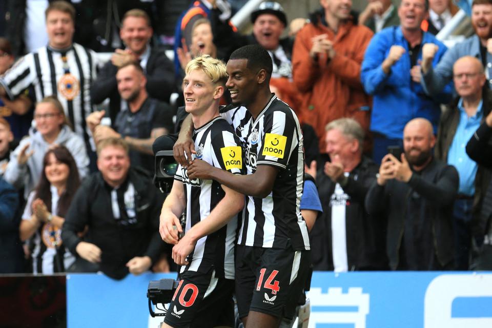Newcastle United's English midfielder #10 Anthony Gordon (L) celebrates scoring the opening goal with team-mate Newcastle United's Swedish striker #14 Alexander Isak during the English Premier League football match between Newcastle United and Liverpool at St James' Park in Newcastle-upon-Tyne, north east England on August 27, 2023. (Photo by Lindsey Parnaby / AFP) / RESTRICTED TO EDITORIAL USE. No use with unauthorized audio, video, data, fixture lists, club/league logos or 'live' services. Online in-match use limited to 120 images. An additional 40 images may be used in extra time. No video emulation. Social media in-match use limited to 120 images. An additional 40 images may be used in extra time. No use in betting publications, games or single club/league/player publications. /  (Photo by LINDSEY PARNABY/AFP via Getty Images)