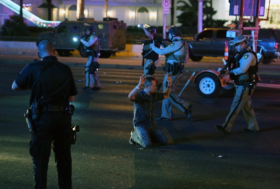 Un sospechoso durante el caos inicial del tiroteo en Las Vegas. Foto: Getty Images.