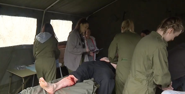 <span class="caption">The 225 Medical Regiment helping students experience an authentic medical emergency.</span> <span class="attribution"><span class="license">Author provided</span></span>