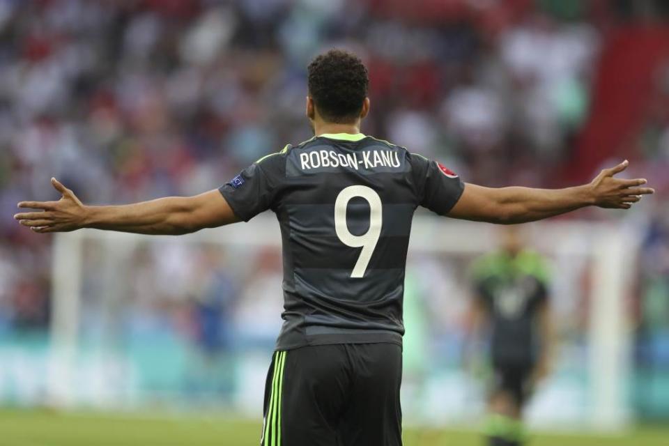 西布朗前鋒ROBSON-KANU 表現突出（美聯社資料照）