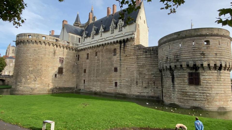 Murallas medievales del Castillo de los Duques de Bretaña.