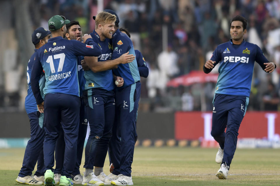 Multan Sultans' David Willey, center, celebrates with teammates after taking the wicket of Quetta Gladiators' Saud Shakeel during the Pakistan Super League T20 cricket match between Multan Sultans and Quetta Gladiators, in Multan, Pakistan, Sunday, Feb. 25, 2024. (AP Photo/M. Khan)