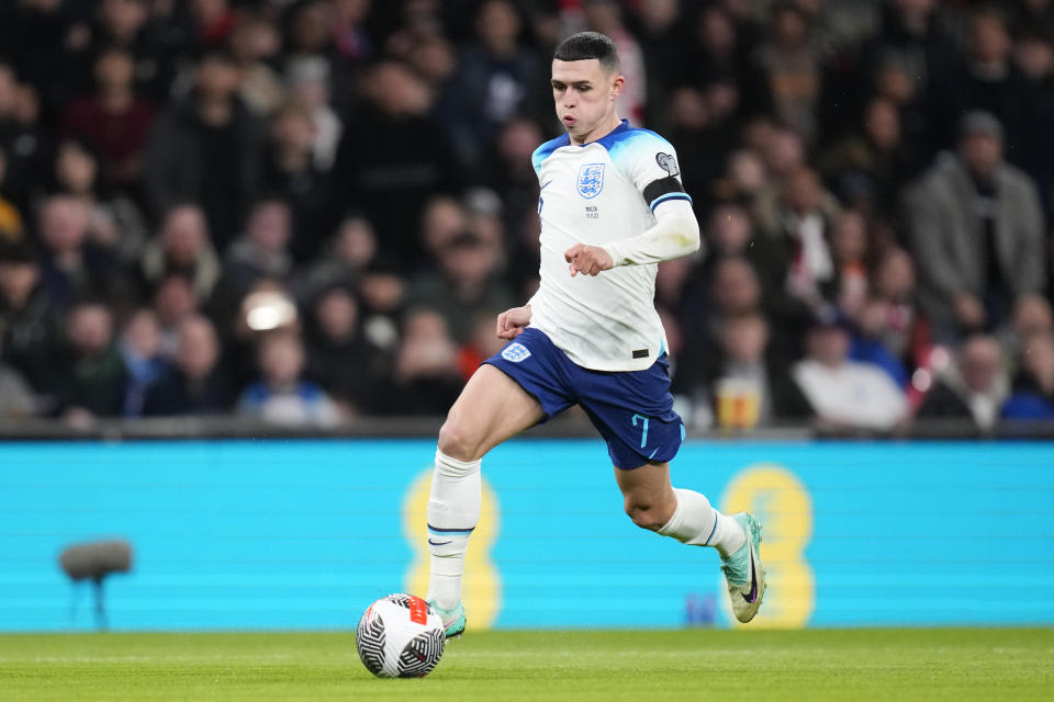 ARCHIVO - El volante inglés Phil Foden durante el partido contra Malta por las eliminatorias de la Eurocopa 2024, el 17 de noviembre de 2023. (AP Foto/Kirsty Wigglesworth)