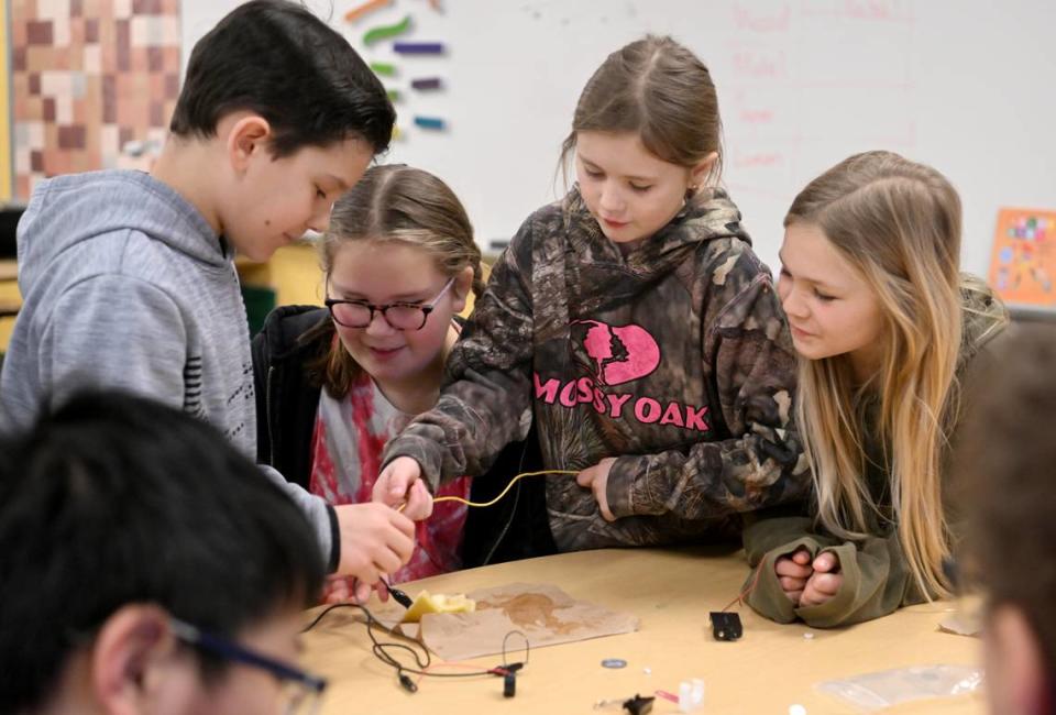 A group of fourth graders work together to see if a lemon can be used in a circuit during STEM class at Park Forest Elementary on Thursday, Jan. 26, 2023.