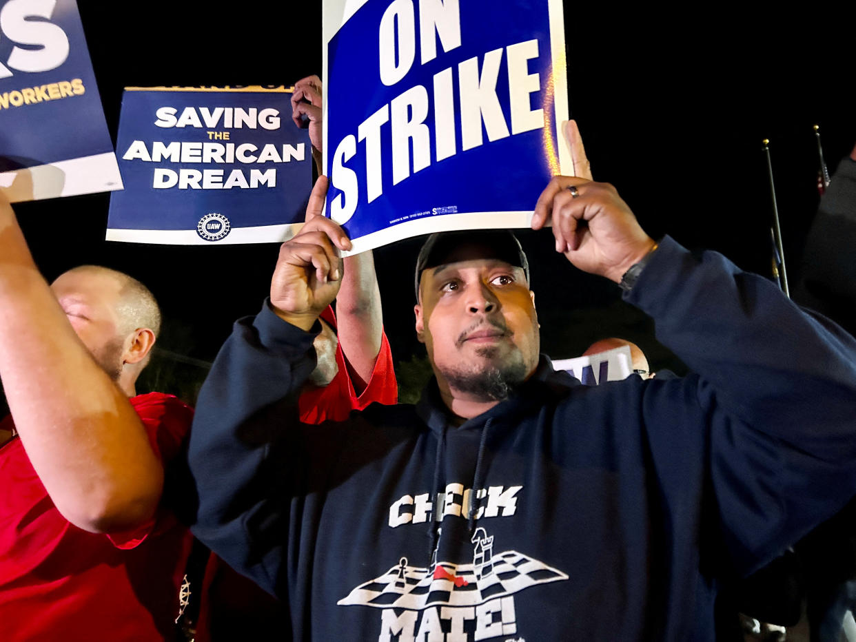 United Auto Workers hold up strike signs as their fellow union members walk out of the job at the Ford Michigan Assembly Plant in Wayne, Michigan, U.S., September 15, 2023. REUTERS/Eric Cox