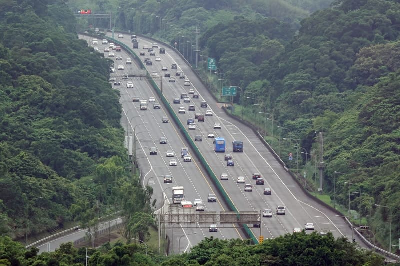 清明連假最後1天，根據高公局7日研判，國道13路段午後易塞車，預估行車時間約平日3至4倍。圖為國3北部南港路段車多順暢。（中央社）


