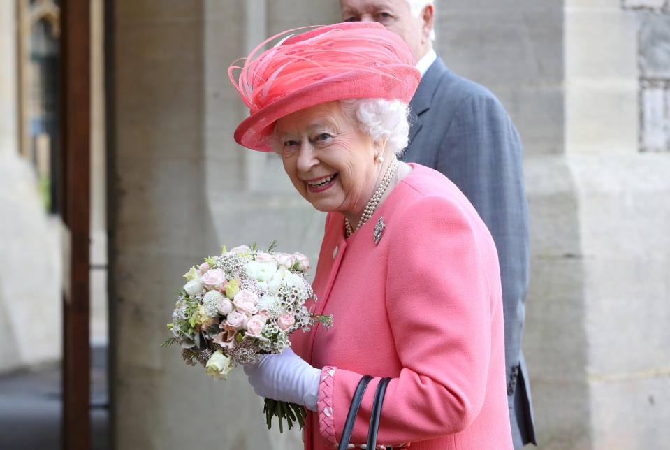 Dès le moment où elle a accédé au trône du Royaume-Uni, la reine Elizabeth II a fait du chapeau un symbole de son élégance.