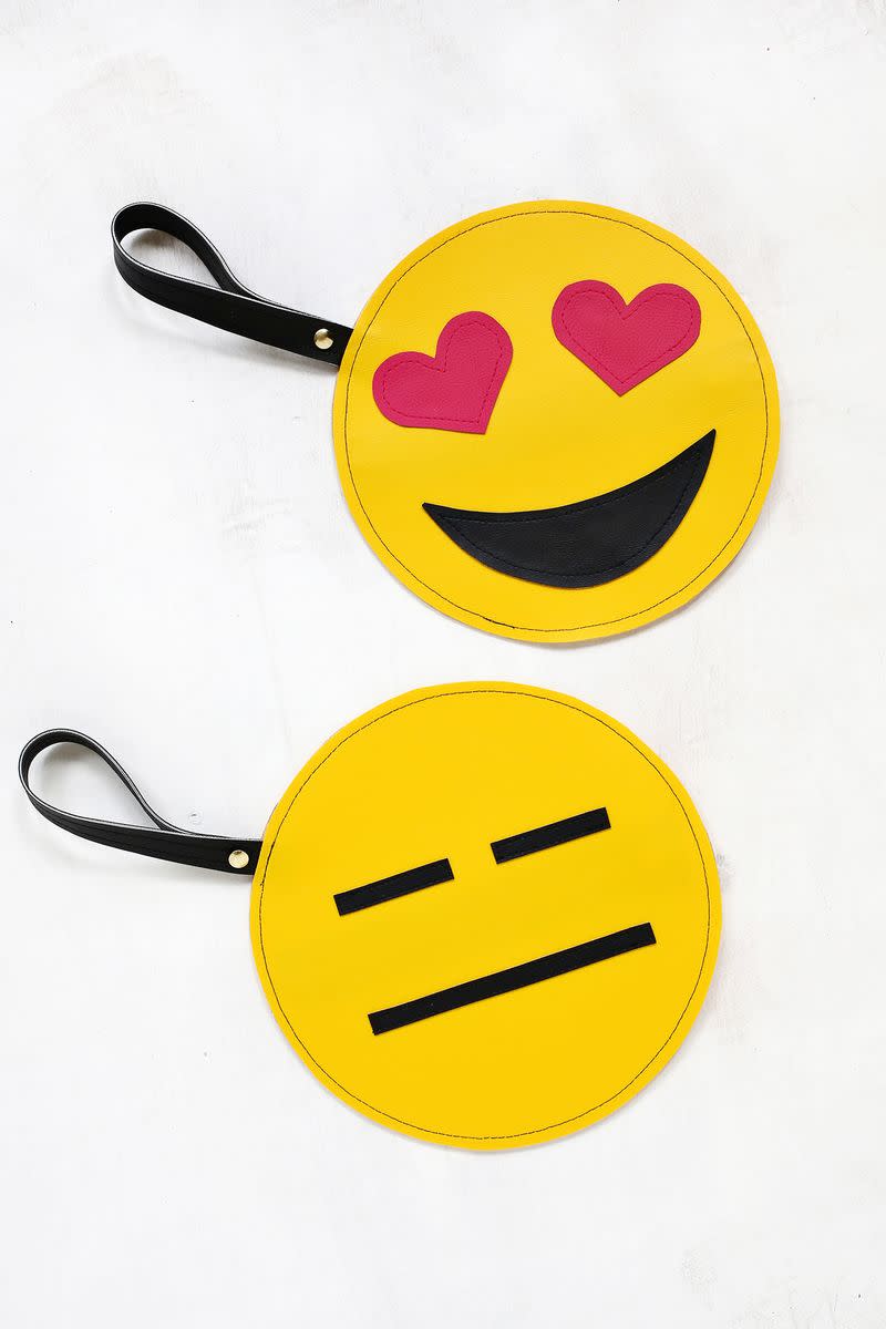 how to make an emoji clutch
