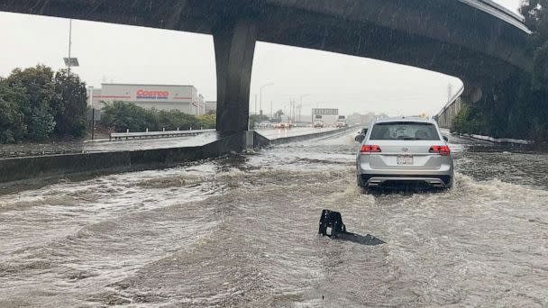 Traffic drives through flooded lanes on Highway 101 in South San Francisco, California, Dec. 31, 2022. (Jeff Chiu/AP)