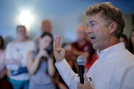 U.S. Republican presidential candidate and U.S. Senator Rand Paul speaks during a campaign stop at the Airport Diner in Manchester, New Hampshire September 2, 2015. REUTERS/Brian Snyder