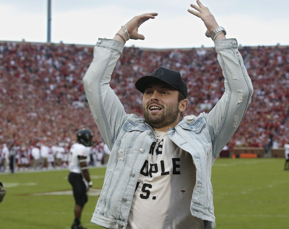 Cleveland Browns quarterback and former Oklahoma quarterback Baker Mayfield gestures to the crowd as he is introduced during an NCAA college football game between Army and Oklahoma in Norman, Okla., Saturday, Sept. 22, 2018. (AP Photo/Sue Ogrocki)