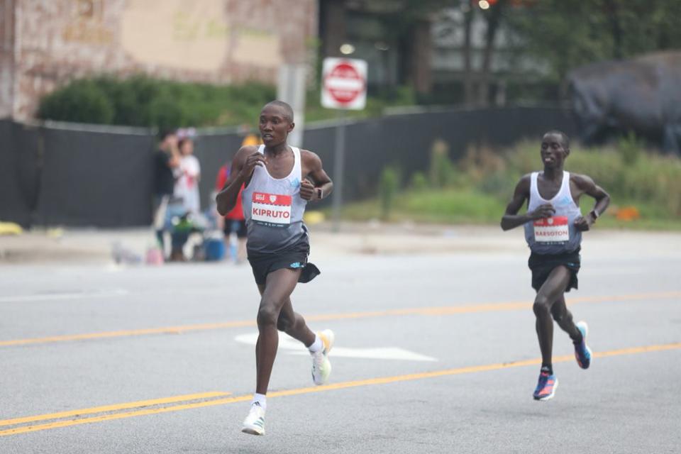 Congrats to the winners!    
 Elite Men: Rhonex Kipruto, 22-year-old from Atlanta. He finished in 27:26.
    Elite Women: Senbere Terefi, 27-year-old from West Chester, Penn. She finished in 30:49.
    Wheelchair men: Daniel Romanchuk, 23-year-old from Champaign, Illinois. He finished in 18:38.
    Wheelchair women: Susannah Scaroni, 30-year-old from Urbana, Illinois. She finished in 21:14. 