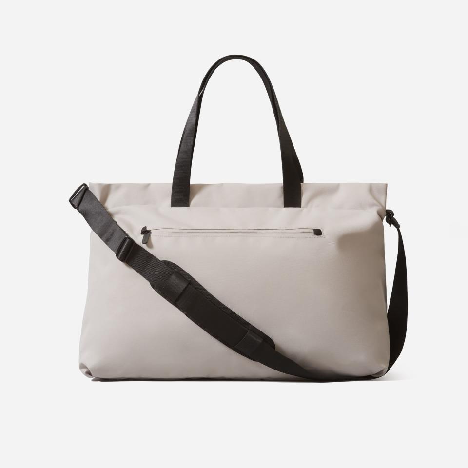 <p><a href="https://go.redirectingat.com?id=74968X1596630&url=https%3A%2F%2Fwww.everlane.com%2Fproducts%2Fwomens-renew-weekender-quartz&sref=https%3A%2F%2Fwww.cosmopolitan.com%2Flifestyle%2Fa44109669%2Fdublin-kerry-ireland-travel-guide%2F" rel="nofollow noopener" target="_blank" data-ylk="slk:Shop Now;elm:context_link;itc:0;sec:content-canvas" class="link ">Shop Now</a></p><p>The ReNew Transit Weekender</p><p>everlane.com</p><p>$88.00</p>