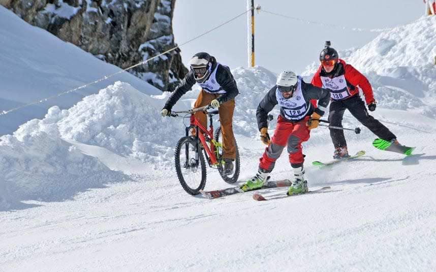 Skiers, mountain bikers and people riding inflatables compete at Derby de la Meije in La Grave - © Bertrand Boone