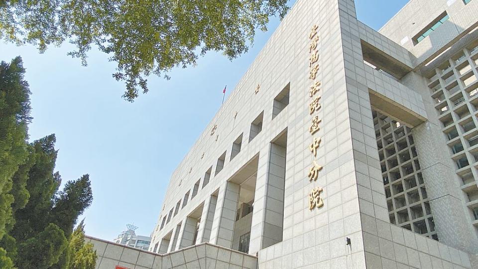 台中市葉男將魔手伸向女友4名就讀國中及國小的女兒，性侵4姊妹多達362次，並偷拍過程。一審依強制性交罪判刑15年，二審撤銷改重判22年，仍可上訴。（陳淑芬攝）