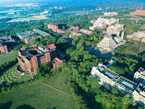 網友認為中正大學最美。（圖／翻攝自國立中正大學台灣文學與創意應用研究所臉書）