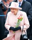 <p>El 9 de septiembre de 2015 Isabel II marcó un hito en su reinado, que se convertía en el más largo de la corona británica, superando el de su abuela, la reina Victoria. Cumplía entonces 63 años al frente de la monarquía británica. Aunque durante los últimos años se ha rumoreado sobre una posible abdicación, Isabel II sigue al frente de The Firm.</p>