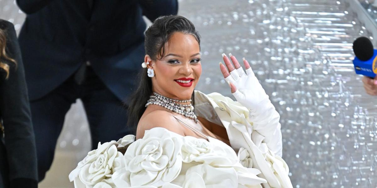 Rihanna Wore $250,000 Worth of Diamonds on Her Ears Alone This