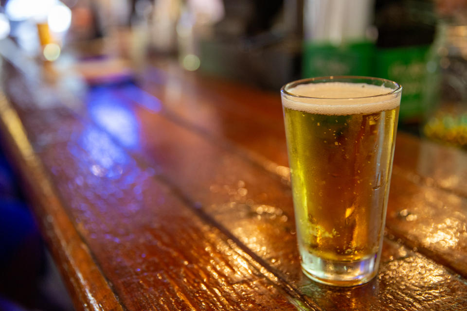 Ist Bier ein Lebens- oder gar ein Grundnahrungsmittel? (Bild: Getty Images)