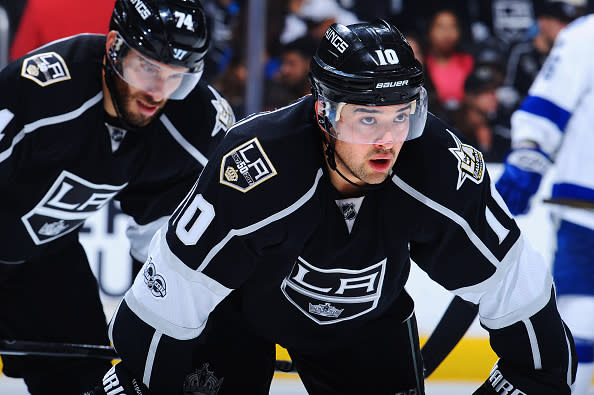 LOS ANGELES, CA - JANUARY 16: Devin Setoguchi #10 of the Los Angeles Kings lines up for a face-off during the game against the Tampa Bay Lightning on January 16, 2017 at Staples Center in Los Angeles, California. (Photo by Juan Ocampo/NHLI via Getty Images) *** Local Caption ***