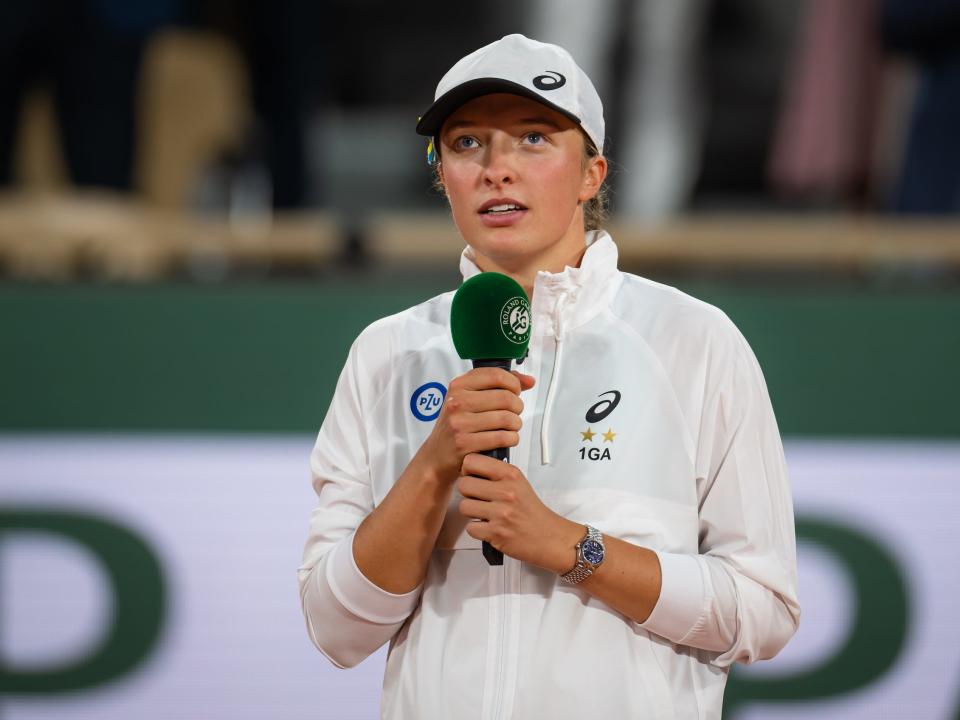 Iga Swiatek addresses the crowd at Roland-Garros.