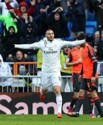 El delantero francés del Real Madrid, Karim Benzema, celebra el gol que marcó. EFE/Alberto Martin