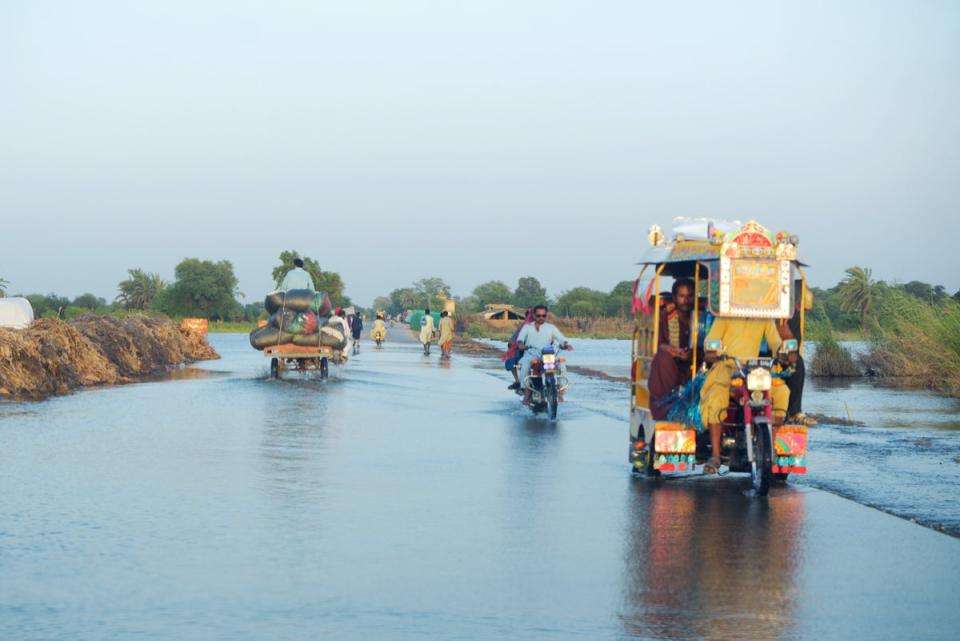 Water covers a road in Mitiyari Hyderabad (Akifullah Khan/DEC)