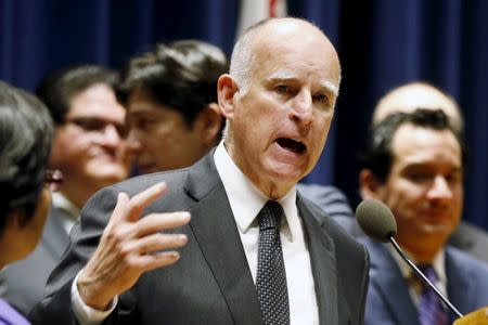 File Photo: California Governor Jerry Brown speaks before signing a bill hiking California's minimum wage to $15 by 2023 in Los Angeles, California, United States, April 4, 2016. REUTERS/Lucy Nicholson/File Photo