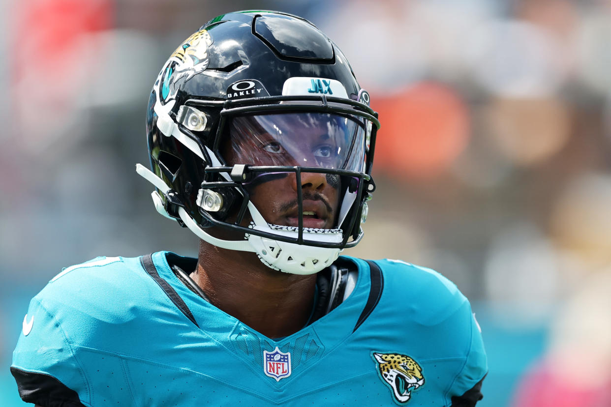 Zay Jones has missed the Jaguars’ last four games while dealing with a lingering knee injury.