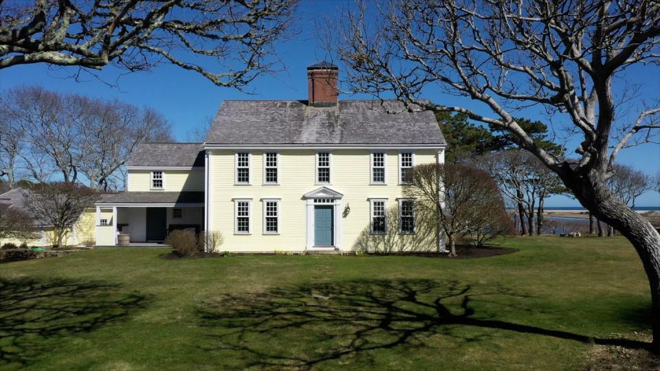 <p>The guest house, built in the 1970s, features two bedrooms, two bathrooms, and a kitchen. </p>