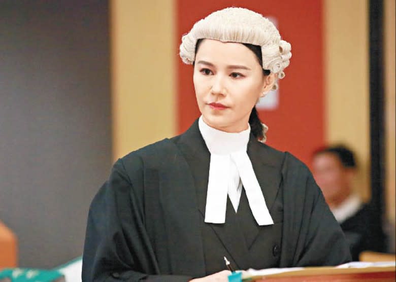 黃翠如飾演性格強悍的律師。