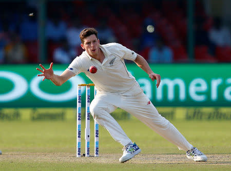 Cricket - India v New Zealand - First Test cricket match - Green Park Stadium, Kanpur, India - 22/09/2016. New Zealand's Mitchell Santner attempts to field the ball. REUTERS/Danish Siddiqui