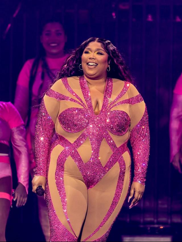 Lizzo Looks Dramatically Different In Sexy, Skin Tight Bodysuit Photos