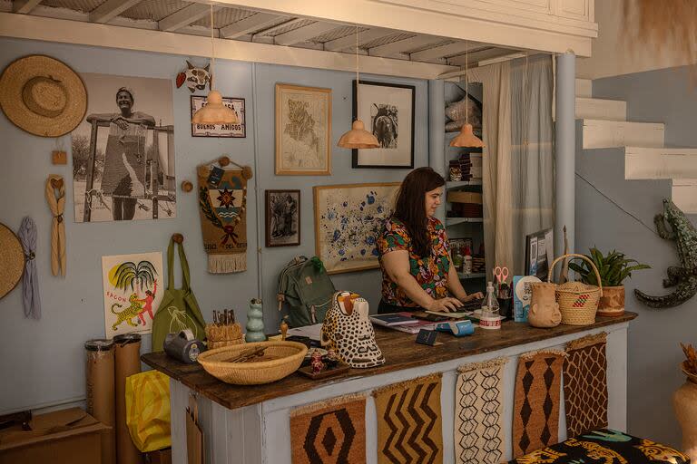 Facón es una tienda de ensueño para el turista; ofrece tejidos, obras de arte y otros artículos procedentes de artistas locales, así como algunos artículos de alto diseño