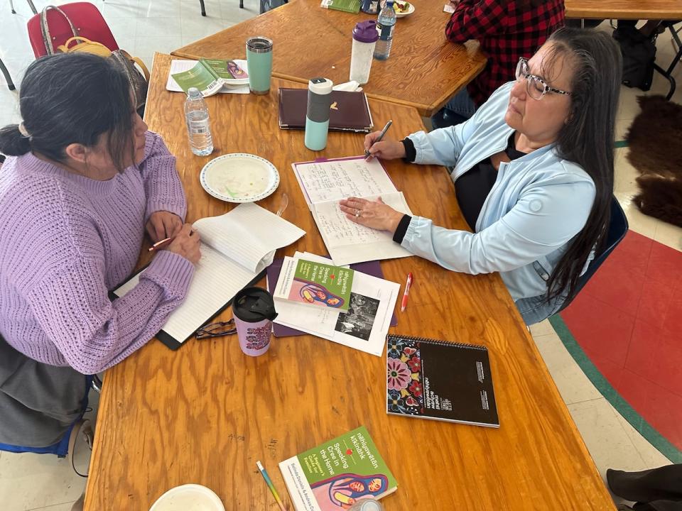 Participants in a Cree language, or nēhiyawewin, mentoring program at Sturgeon Lake First Nation work together this week. 