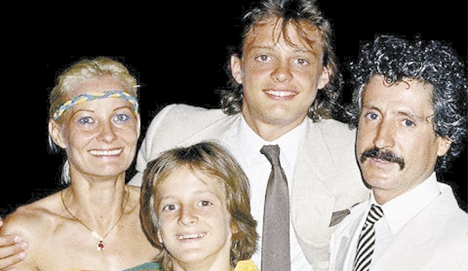 Luis Miguel con padres y hermano / Cortesía 