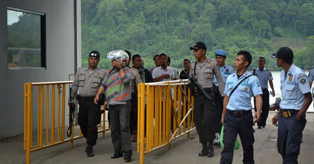 Police and prison guards outside the Nusakambangan prison. Source: Getty