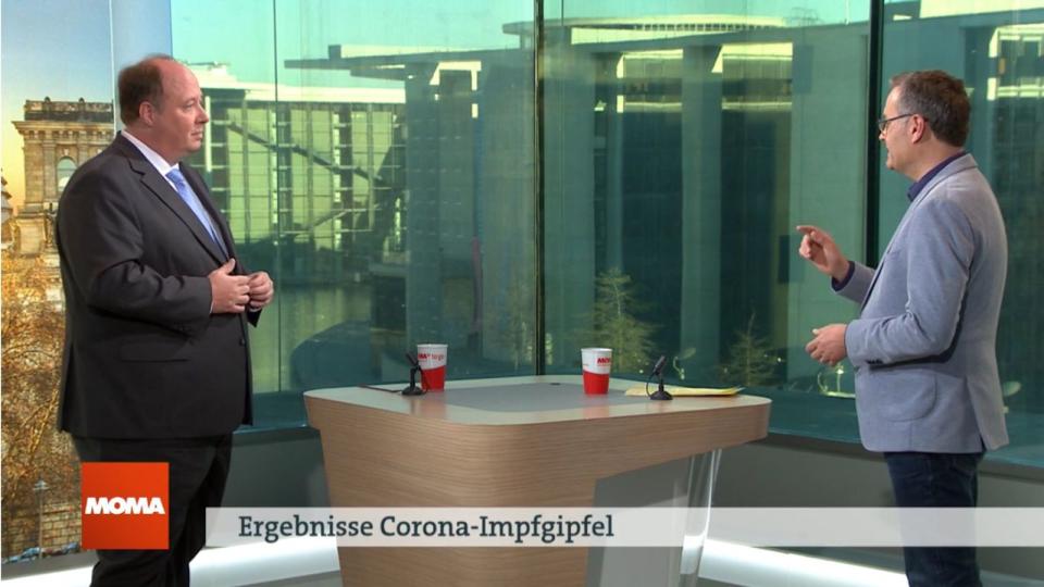 Michael Strempel (rechts) diskutierte mit Helge Braun über die Ergebnisse des Impfgipfels. (Bild: ARD Screenshot )