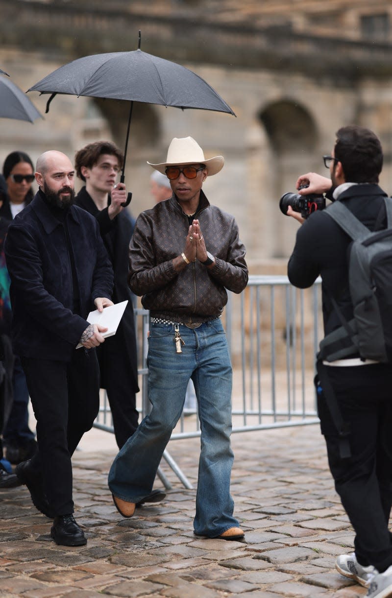 PARIS, FRANCE - MARCH 01: Pharrell Williams at Paris Fashion Week on March 01, 2024 in Paris, France. - Photo: Jeremy Moeller (Getty Images)