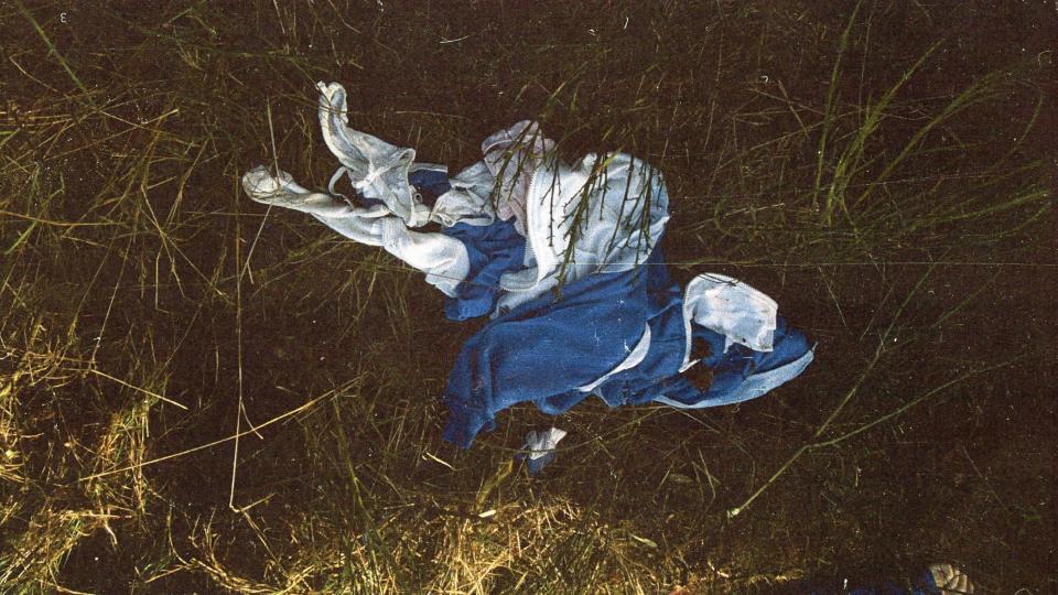 Sarah Yarborough's clothing was found in the grass near where her body was discovered. / Credit: King County Superior Court