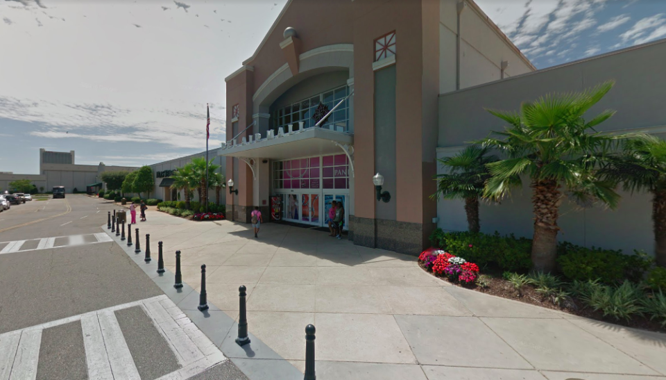 The shopping centre says the 19-year-old’s outfit breached their dress code. Source: Google Maps