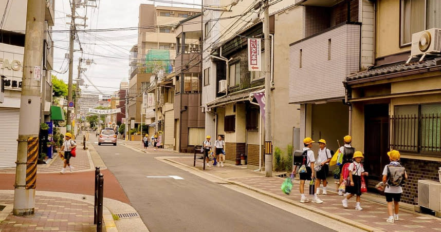 日本發生一起學生意外發現老師平板電腦中的「真心評價」，竟崩潰到不敢上學的情況。（示意圖／Pixabay）