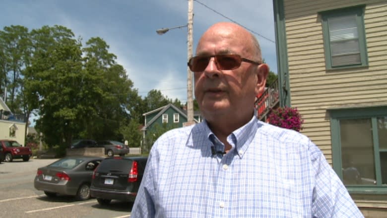 Joe Feeney, former mayor of Mahone Bay, dies in the Bahamas