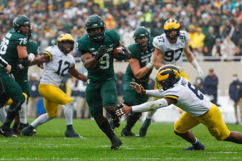 Michigan State running back Kenneth Walker III (9) runs against Michigan defensive back R.J. Moten (6) during the second half at Spartan Stadium in East Lansing on Saturday, Oct. 30, 2021.