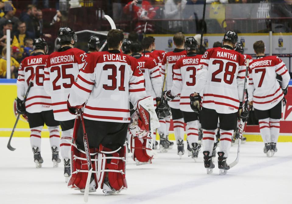 Canada's players leave the ice following their loss to Russia in their IIHF World Junior Championship bronze medal ice hockey game in Malmo, Sweden, January 5, 2014. REUTERS/Alexander Demianchuk (SWEDEN - Tags: SPORT ICE HOCKEY)